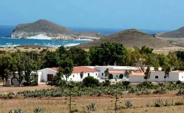 El Pleno de Níjar admite a trámite la actuación para el hotel en Genoveses con el voto en contra de PSOE