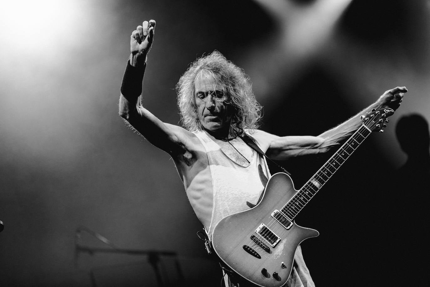 Los mejores momentos del concierto de Robe en Almería