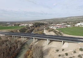 Viaducto de la Autovía del Olivar, sobre el Guadalquivir, junto al Puente del Obispo (Baeza).