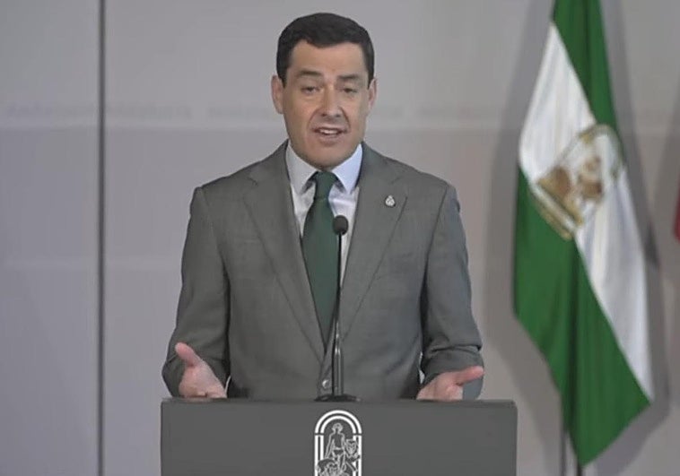 Juanma Moreno en comparecencia.