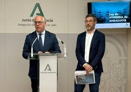 Los delegados de la Junta en Jaén Jesús Estrella y Miguel Contreras, este martes.