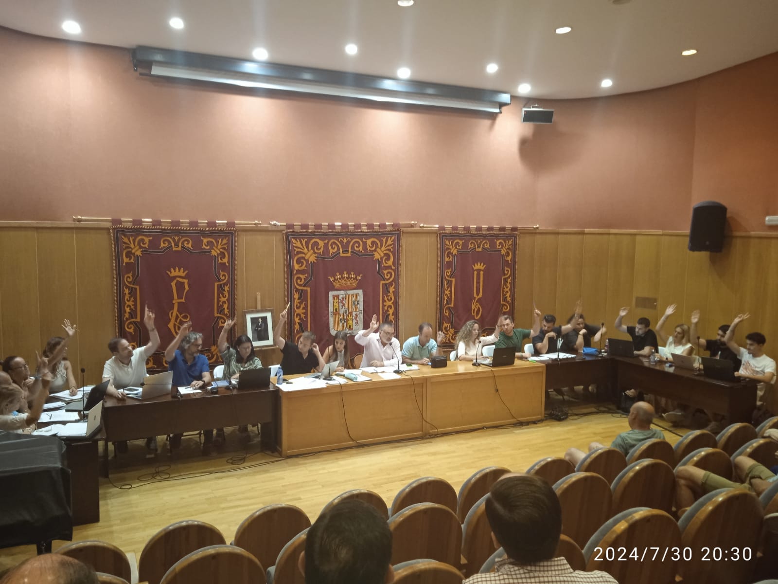 Pleno de Santa Fe, en el momento de la votación de la moción.