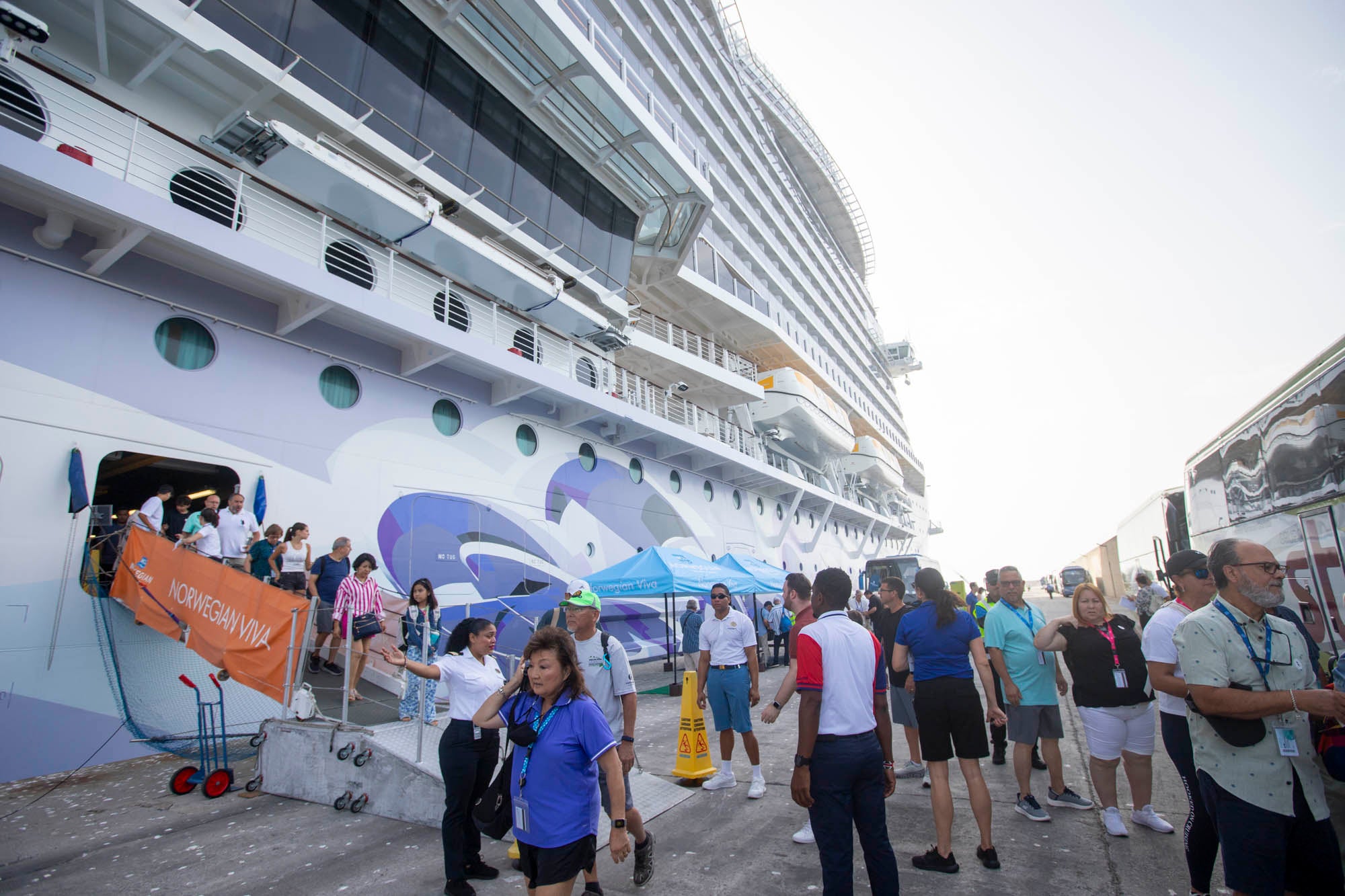 Así es el Norwegian Viva, el crucero que atraca en Motril con más de 3.000 pasajeros