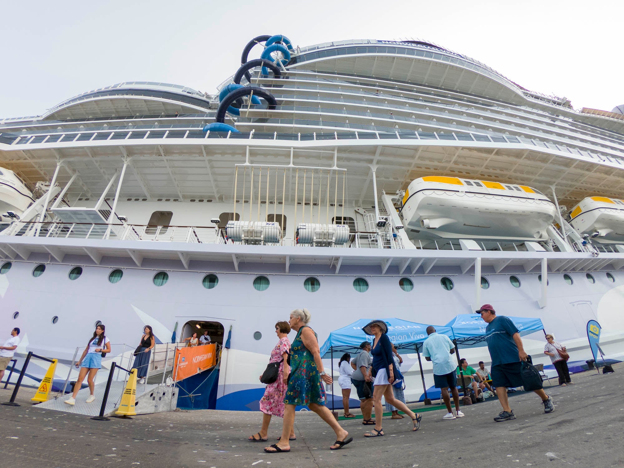 Así es el Norwegian Viva, el crucero que atraca en Motril con más de 3.000 pasajeros