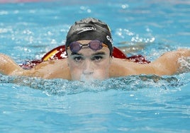 Carlos Garach, en la piscina de La Défense en París.