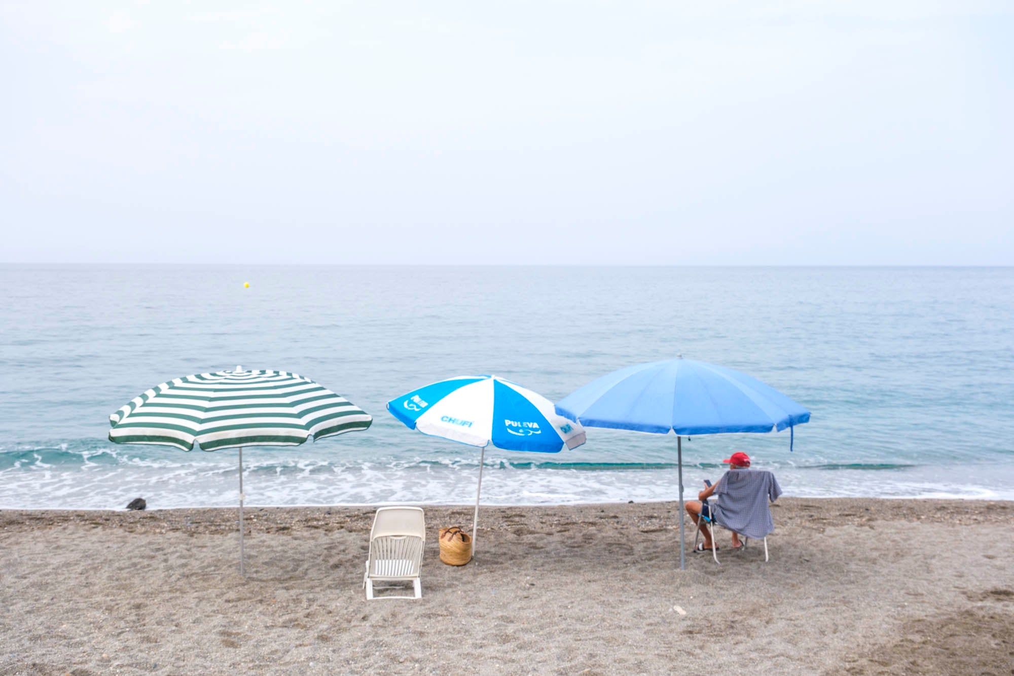 Reservas de plazas con sombrillas en la costa granadina