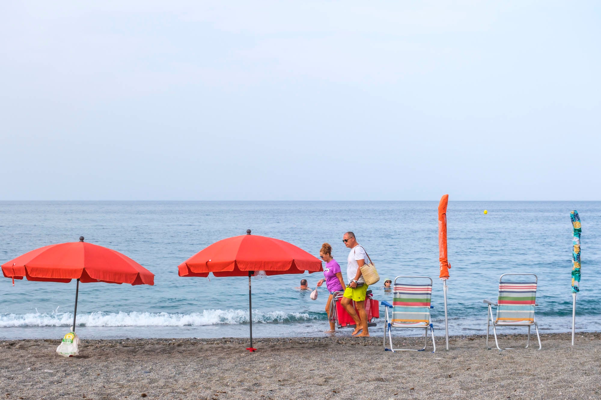 Reservas de plazas con sombrillas en la costa granadina