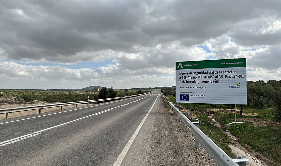 Cartel con la descripción de las obras acometidas por la Junta.