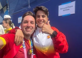 Jacinto Garzón y María Pérez posan juntos y eufóricos.