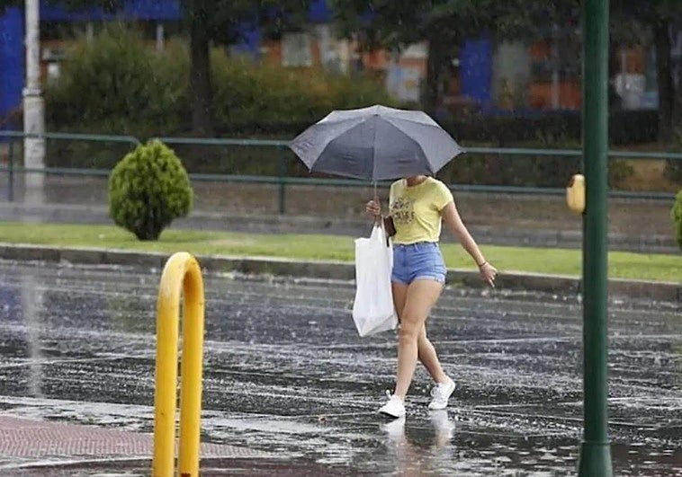 Llega este viernes una vaguada con tormentas y menos calor: así afectará a Andalucía.