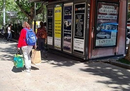 Quiosco cerrado en el Paseo de la Estación de la capital jienense.