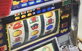 Detenido un camarero de Granada por robar en la tragaperras del bar donde trabaja