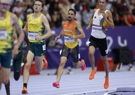 Ignacio Fontes, en el centro, se quedó sin el pase a las semifinales del 1.500 en la repesca.