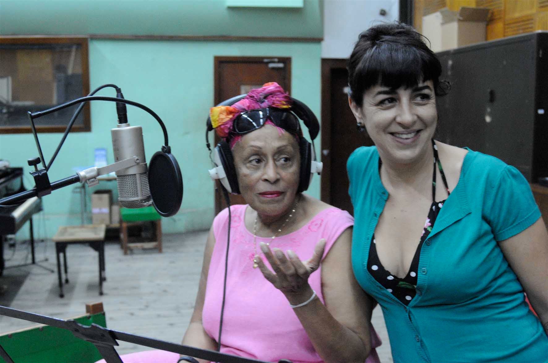Amparo y Omara, en Cuba.