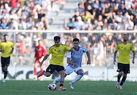Lucas Boyé celebra con Hongla su gol ante el Al-Nassr.