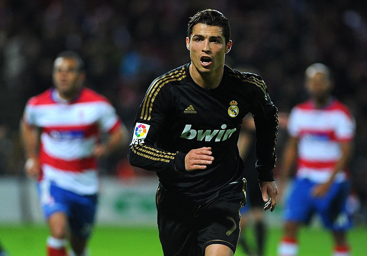 El madridista Cristiano Ronaldo, durante un partido en Los Cármenes ante el Granada.