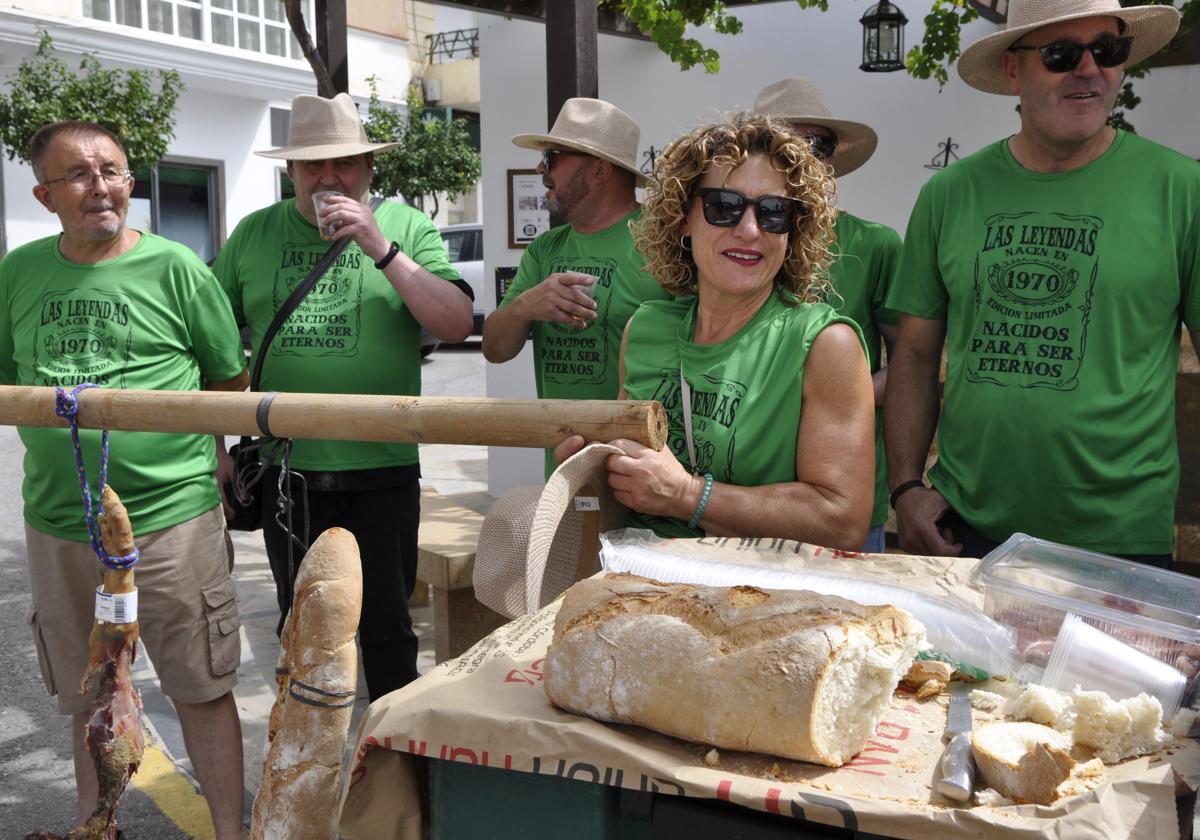 La curiosa 'Fiesta de los Quintos' que sobrevive en este pueblo de Granada.