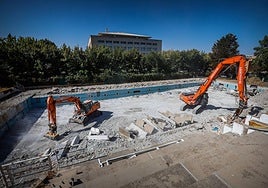 Fase de demolición de la piscina de Fuentenueva