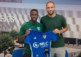 Samu Gomis y Cristian Sanz durante la presentación del defensa senegalés