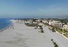 Imagen aérea de Playa de Poniente esta semana.