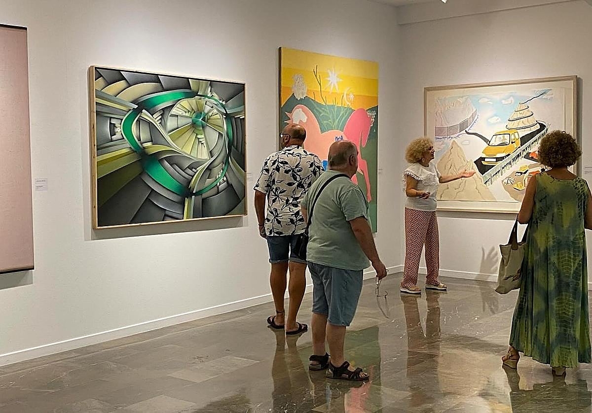 La directora del Museo Zabaleta Rosa Valiente explica las características de la exposición