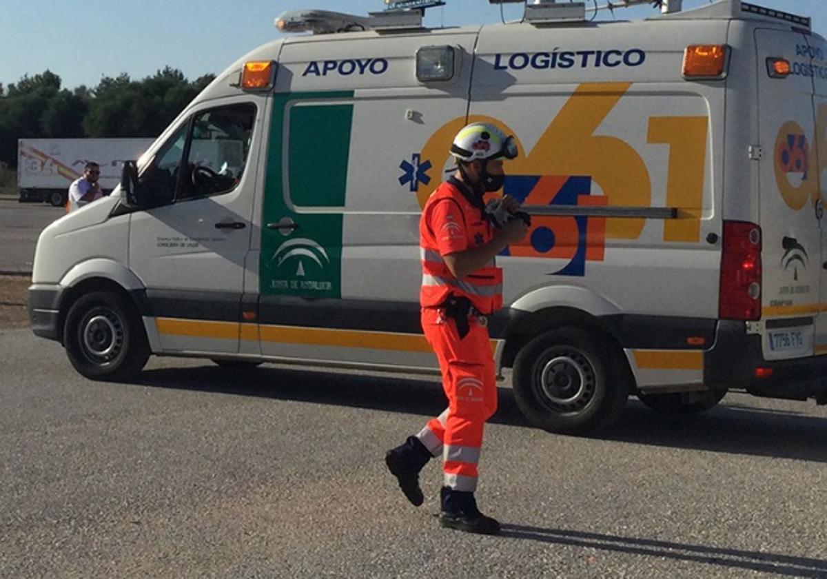 Siete hospitalizados al chocar un coche y una furgoneta en Alhama de Granada.