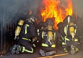 Imagen de archivo de un equipo de bomberos de Jaén