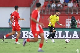 Melero presiona a Telles durante el partido