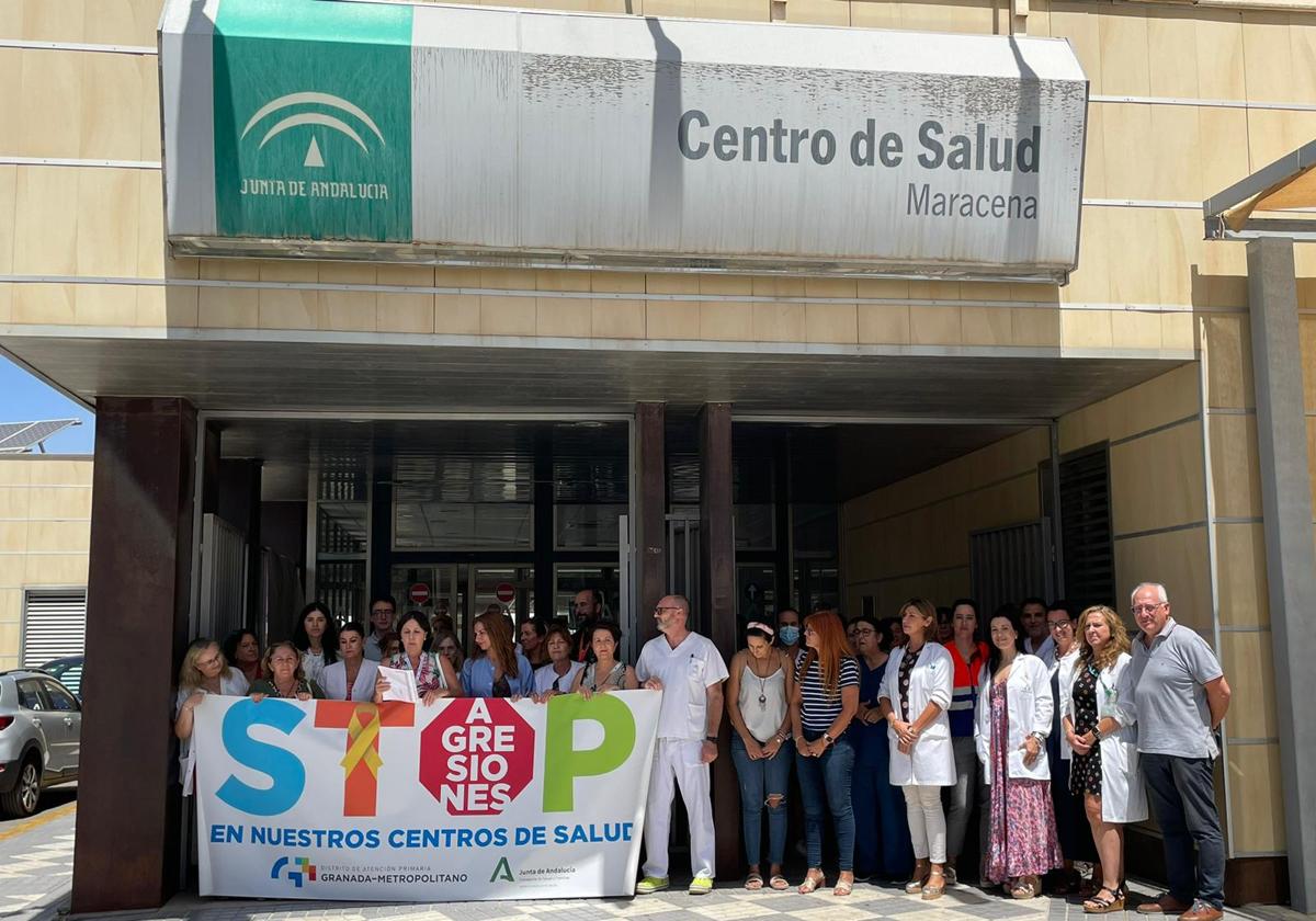 Concentración en Maracena contra las agresiones en los centros de salud.