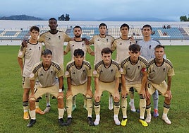 El equipo titular del Recreativo en Motril.