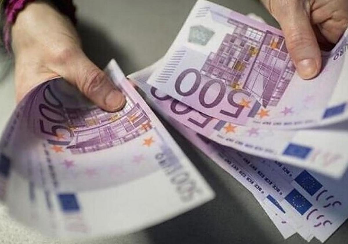 Acusan el administrador de un concesionario de estafar 57.000 euros a una empresa granadina en la venta de un coche de lujo