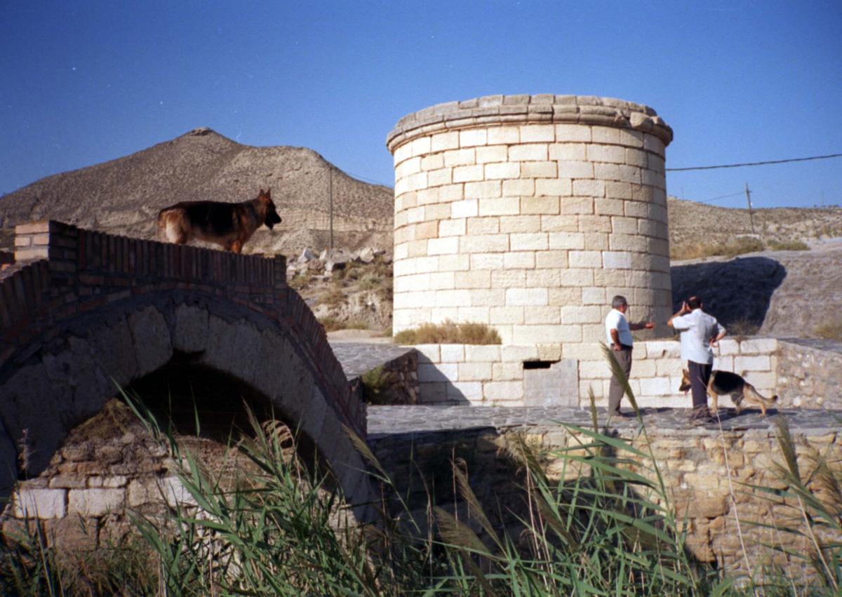 Imagen secundaria 1 - Casi 3 millones para la recuperación del Castillo y la Villa de Montefrío | La Malahá podrá recuperar el Torreón con 2,3 millones | Salar podrá acometer una gran prospección arqueológica con 3 millones.