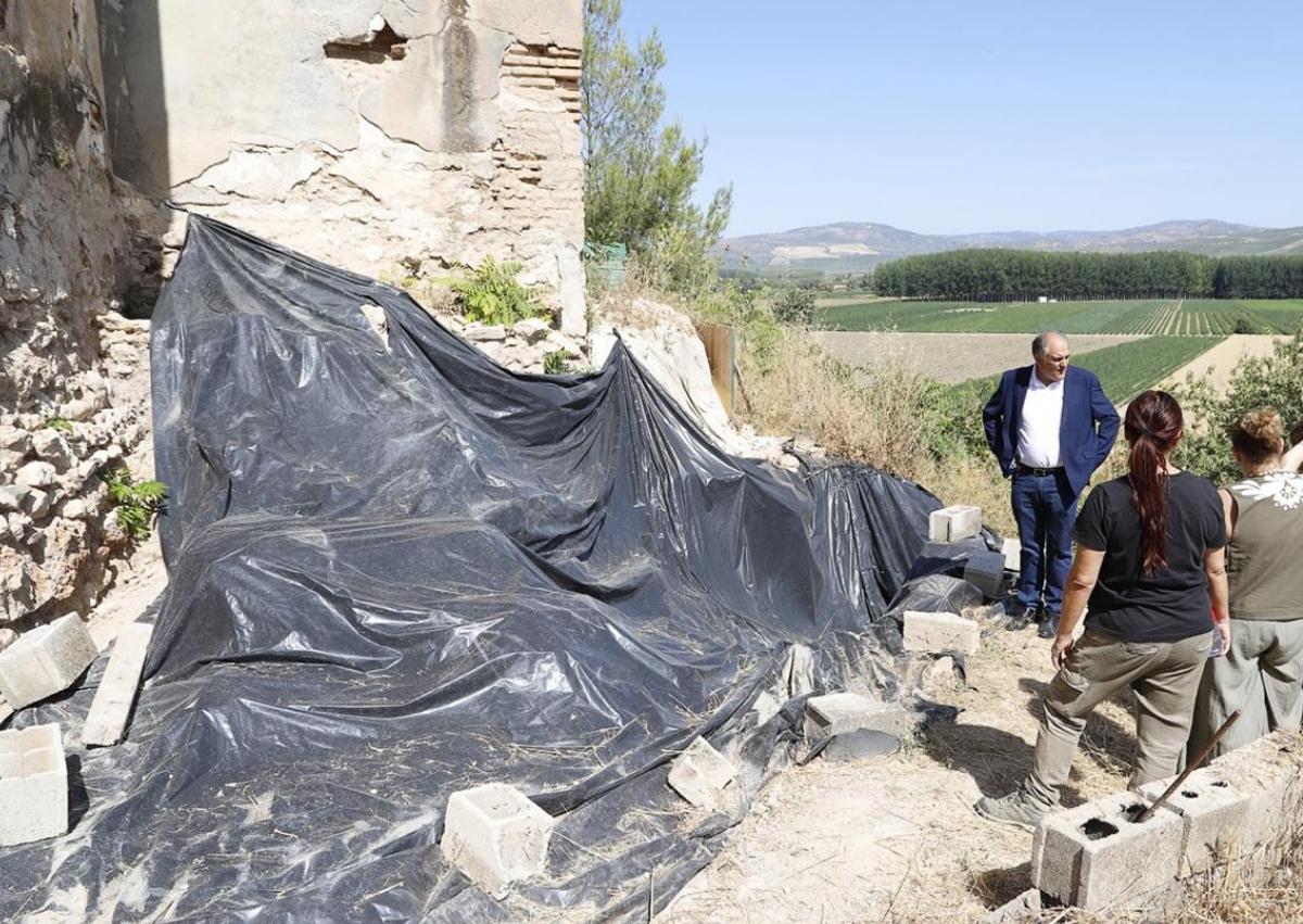 Imagen secundaria 1 - Cogollos Vega adecuará sus baños árabes con casi un millón | Huétor Tájar actuará en el Castillo de Taxara | Huéscar rehabilitará la Casa Penalva con 3 millones