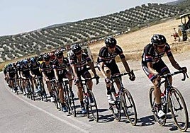 Una anterior edición de La Vuelta Ciclista a España por carreteras de la provincia