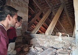 La estructura de la cubierta necesita una reparación urgente.