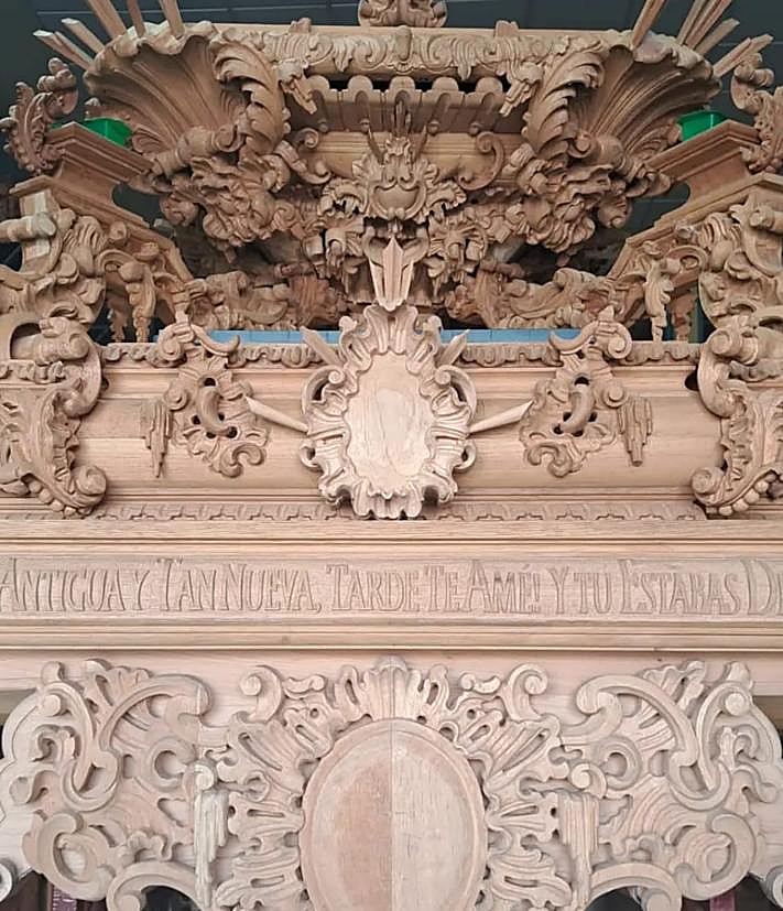 Imagen secundaria 2 - Un cuidadoso estreno cofrade en Santa Fe cargado de amor