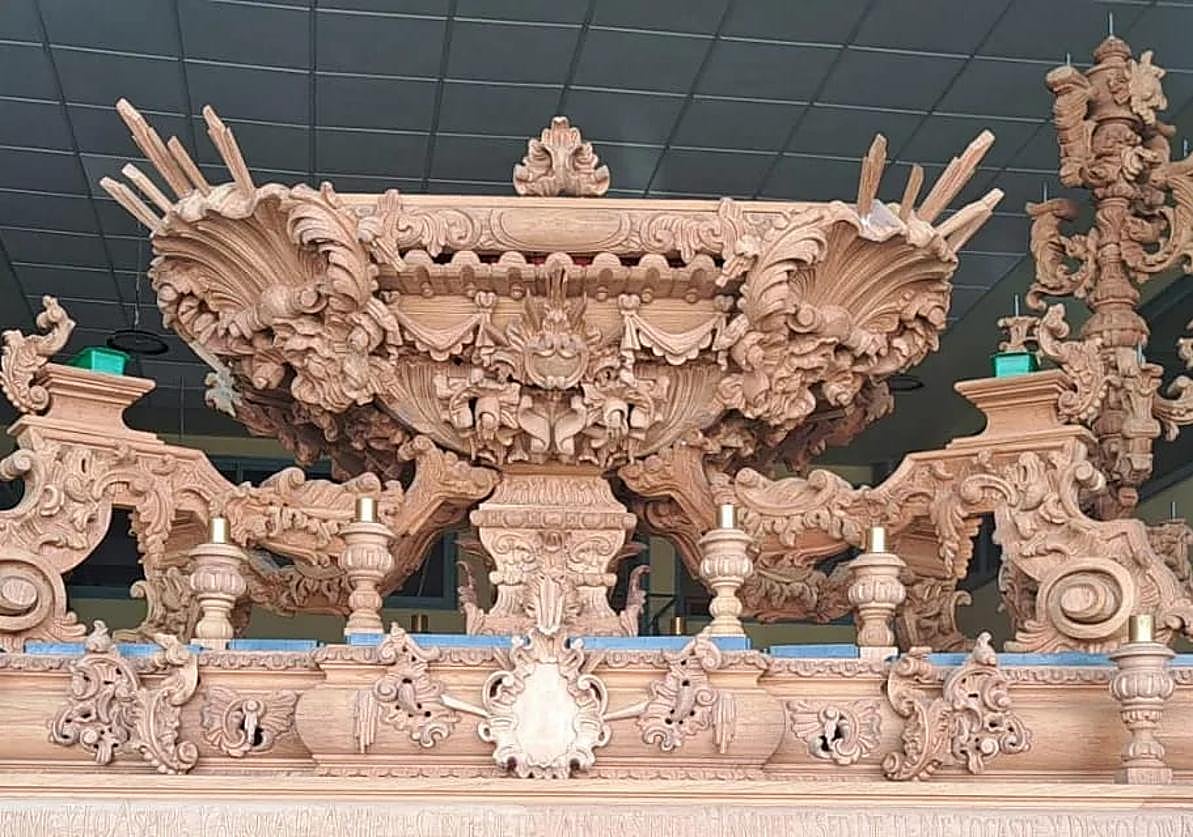 Imagen principal - Un cuidadoso estreno cofrade en Santa Fe cargado de amor