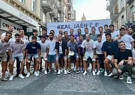 Los integrantes del conjunto blanco posan junto a Fran Anera.