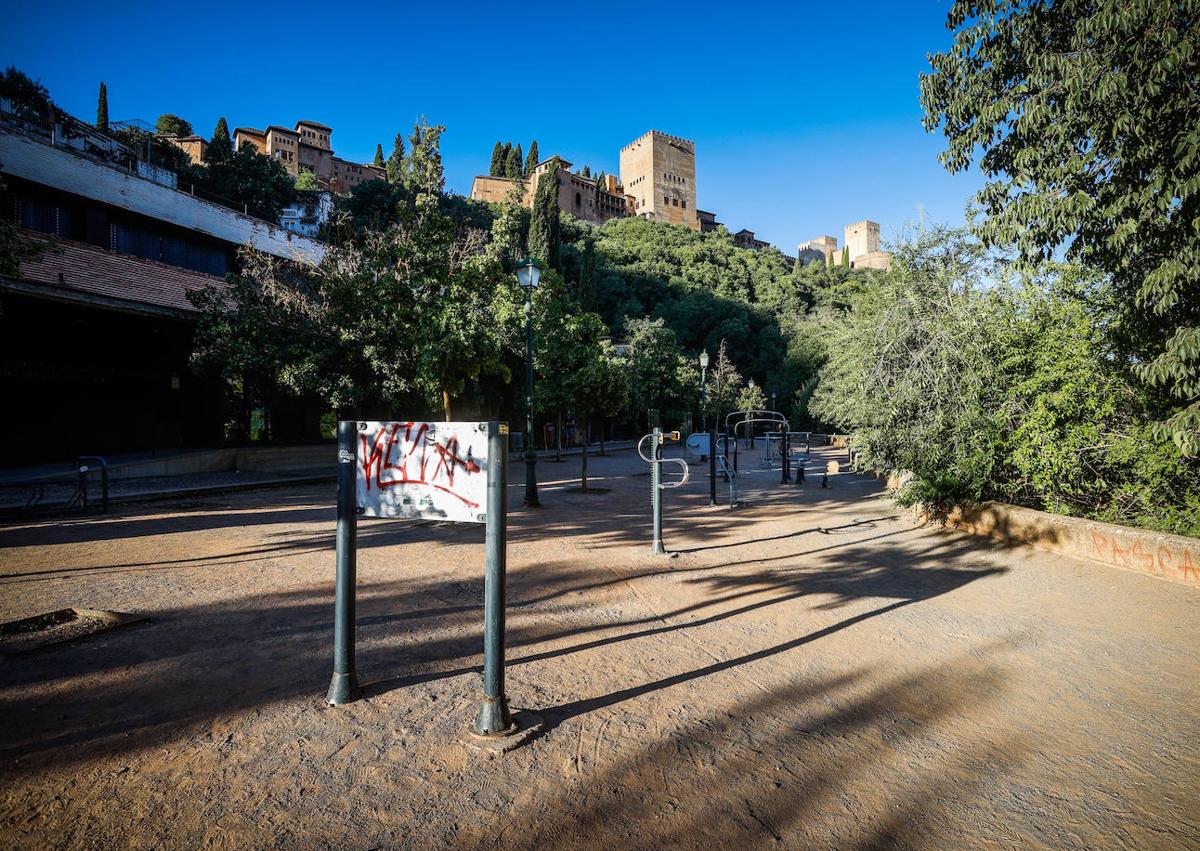 Imagen secundaria 1 - Los vecinos solicitan la reforma integral de Cervantes, una zona de juegos en Rey Chico y la renaturalización del Genil, entre otras obras.