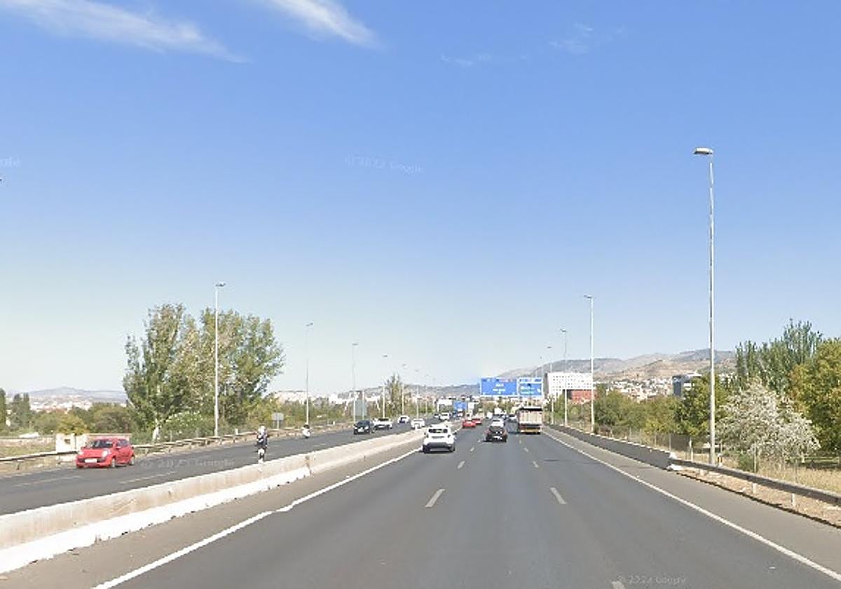 Localizado el conductor que se fugó tras provocar un accidente con dos heridos graves en la Circunvalación de Granada