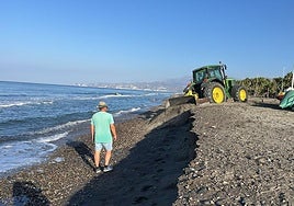 Trabajos en Playa Granada este jueves para acondicionar la playa