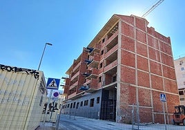 Edificio de viviendas que se construye entre la Ronda Sur y Adarves Bajos, en Jaén.