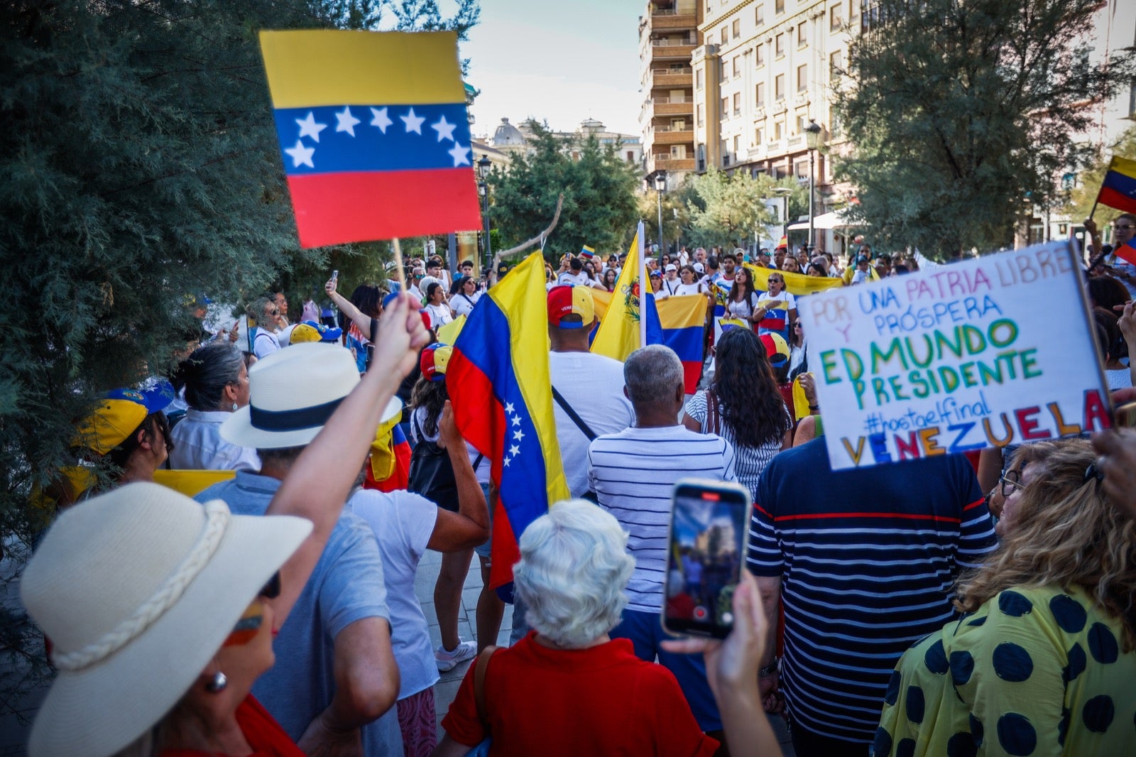 Granada se suma a la protesta mundial en apoyo a Venezuela