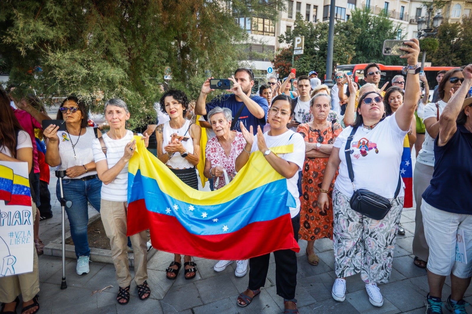 Granada se suma a la protesta mundial en apoyo a Venezuela