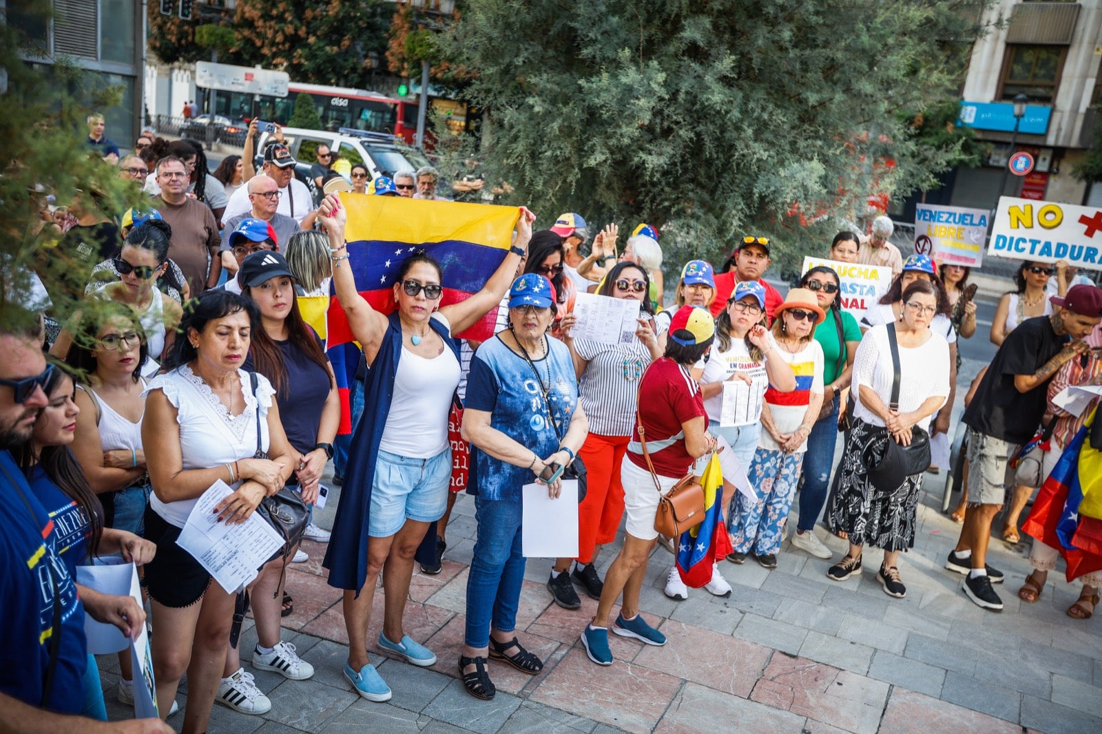 Granada se suma a la protesta mundial en apoyo a Venezuela