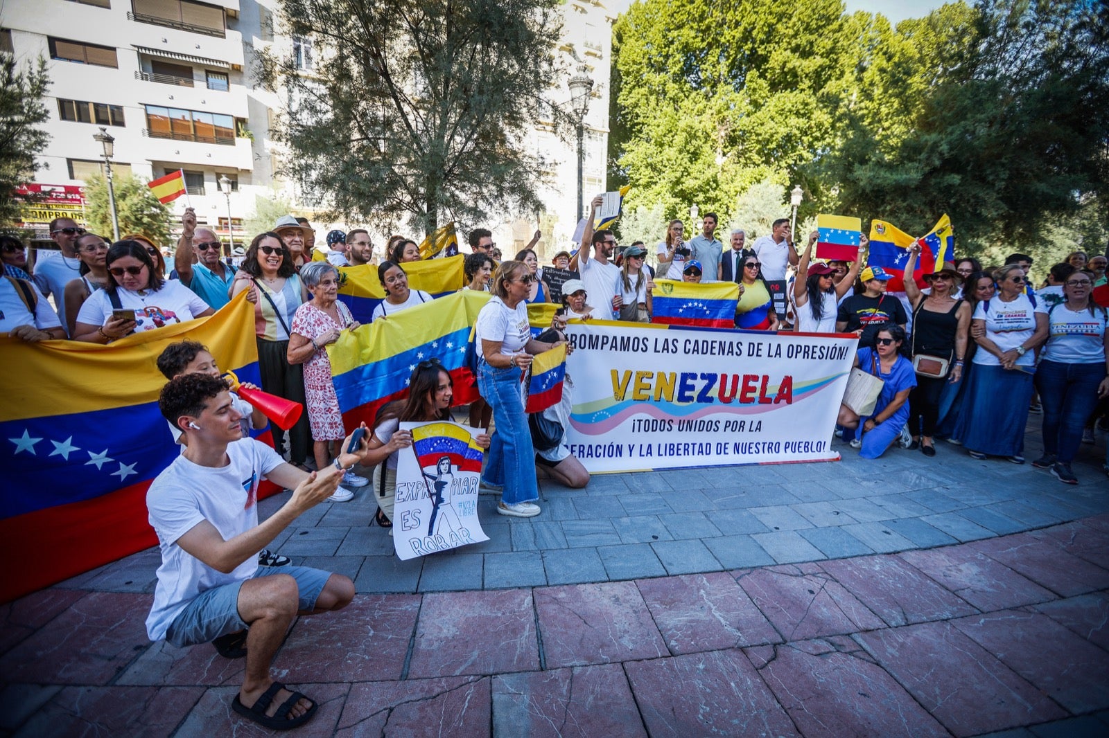 Granada se suma a la protesta mundial en apoyo a Venezuela