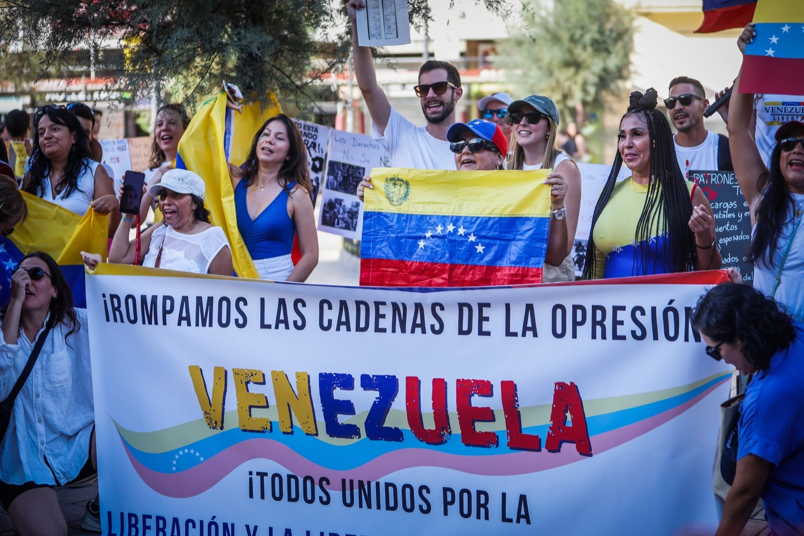 Granada se suma a la protesta mundial en apoyo a Venezuela