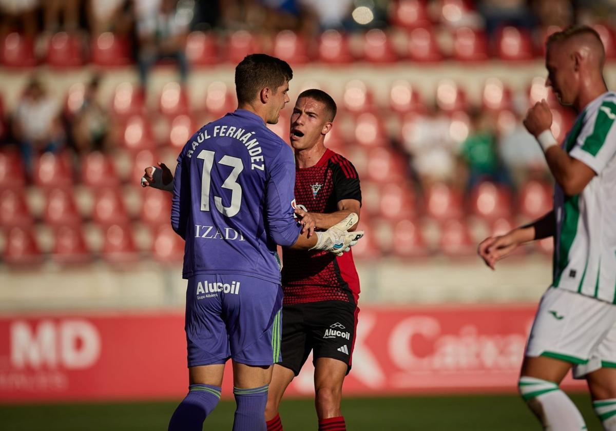 Raúl Fernández, felicitado.