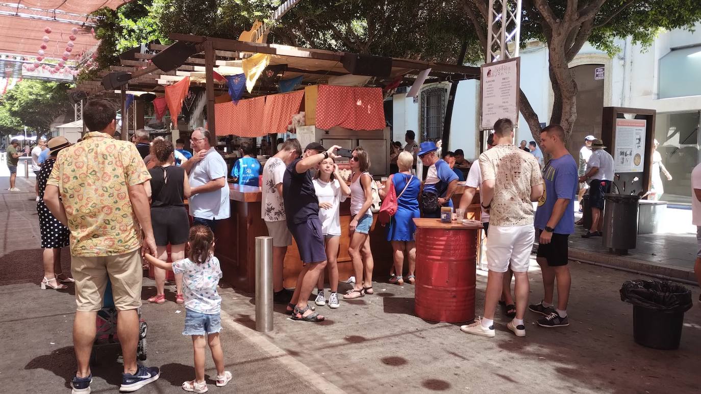 Uno de los ambigús instalados en el centro de Almería.