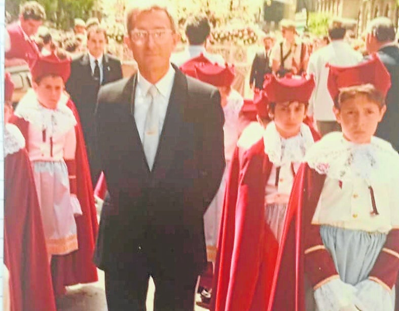 Bedmar, con los seises de la Catedral, que recuperó.